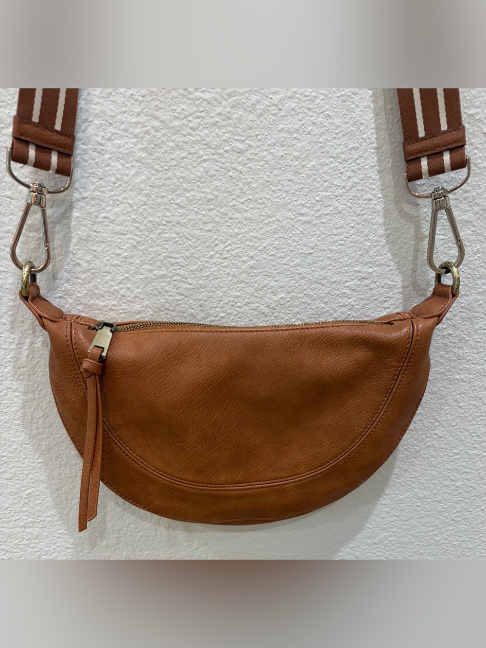 Urban Originals Tan Brown Crossbody Bag with Striped Strap - Picture 2 of 9